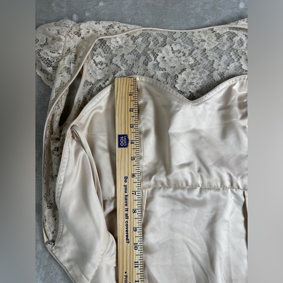 Amsale Wedding Gown Size 6 - Beige Ivory Lace Lightweight Feminine Mermaid Flare - Picture 14 of 16